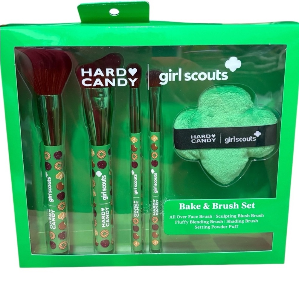 New Hard Candy Girl Scouts Bake & Brush Set Makeup Brush Set.
Brand New